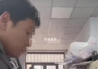 城管執法不讓商戶擺放廣告牌被罵