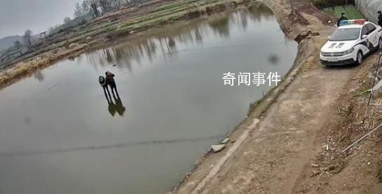 夫妻開車掉池塘站車頂求助像水上漂