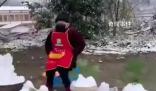 成都人開始賣雪 雪人20元一個