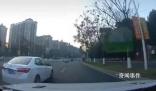 交警回應(yīng)載孕婦車輛遭多次惡意別車 交警迅速介入調(diào)查