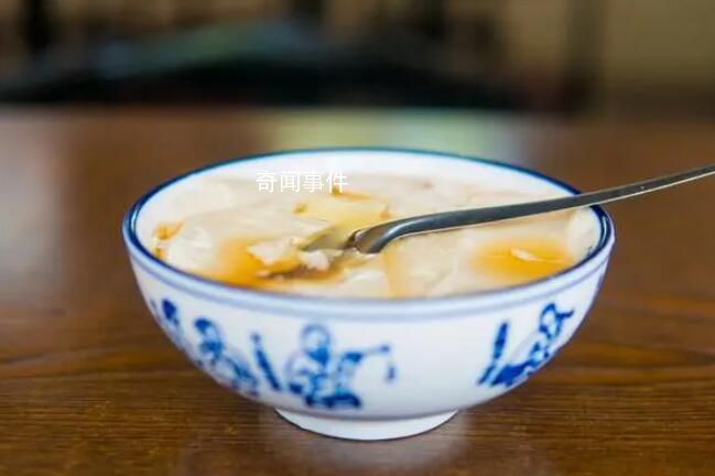 東北有早餐攤一天賣出50碗甜豆腐腦