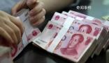 女子到銀行存10萬現金被問錢來源 沖上了熱搜第一的位置