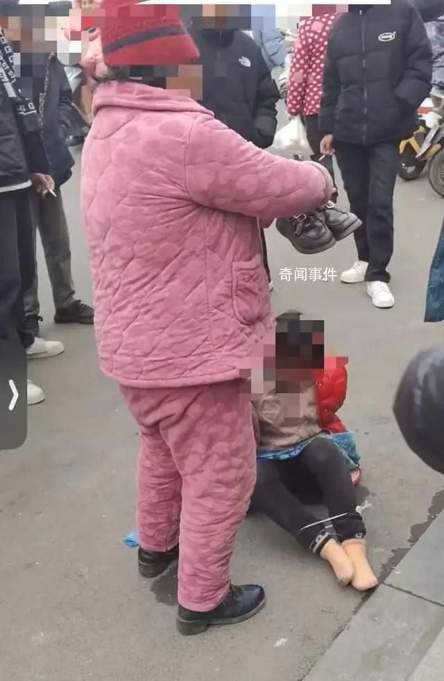 河南辟謠人販子將女孩雙腳綁縛 