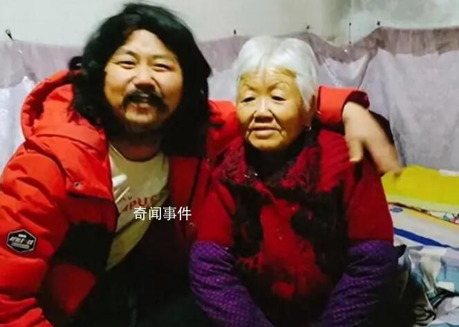 拾荒捐款百萬男子因奶奶去世崩潰