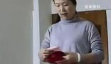 女生在監控中發現媽媽偷數自己紅包